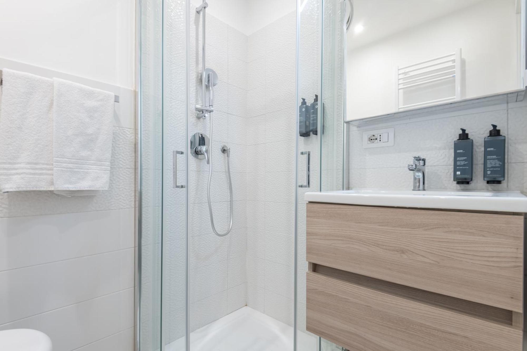 Isola - Studio Flat Milan Luaran gambar